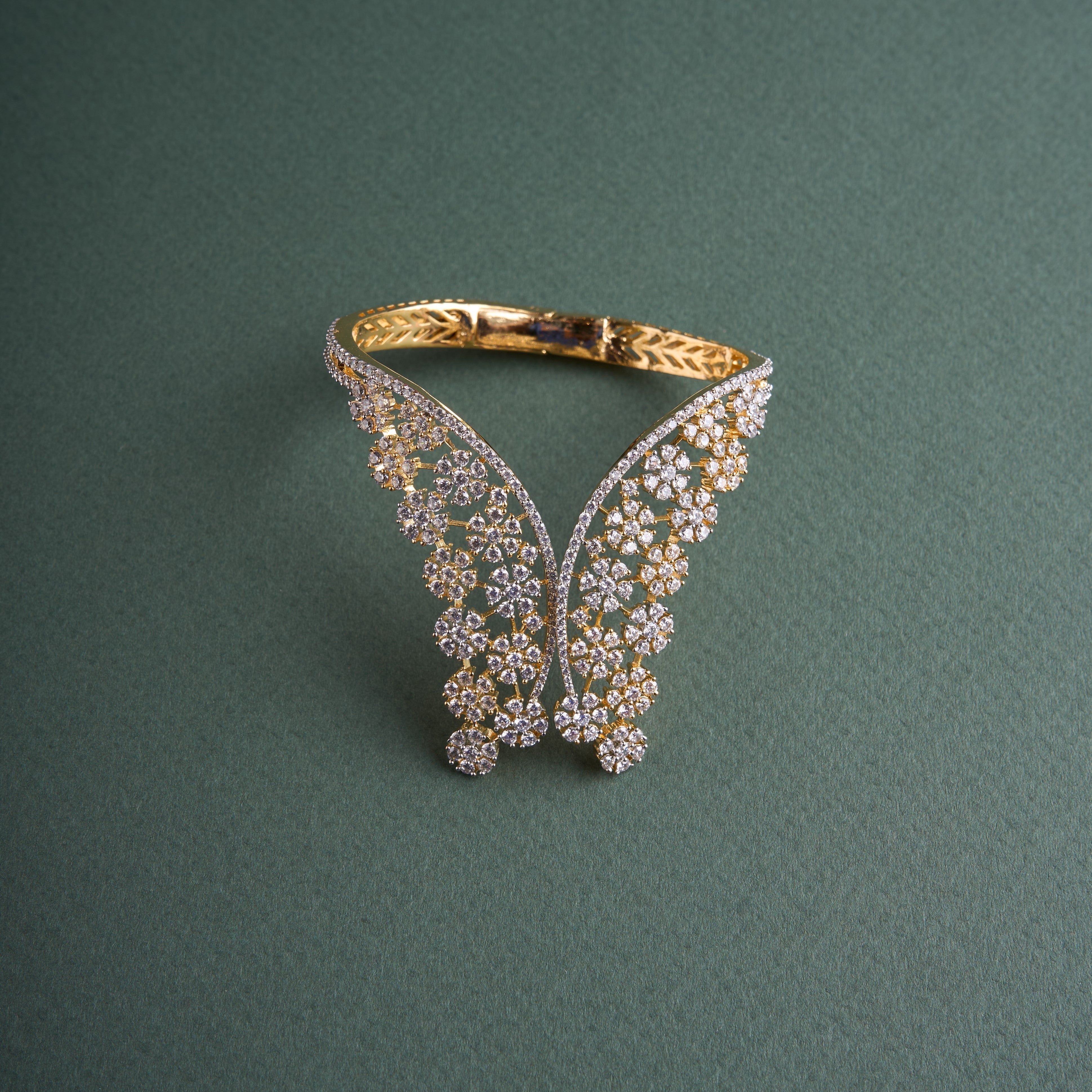 Tiya Hathphool Mozaati