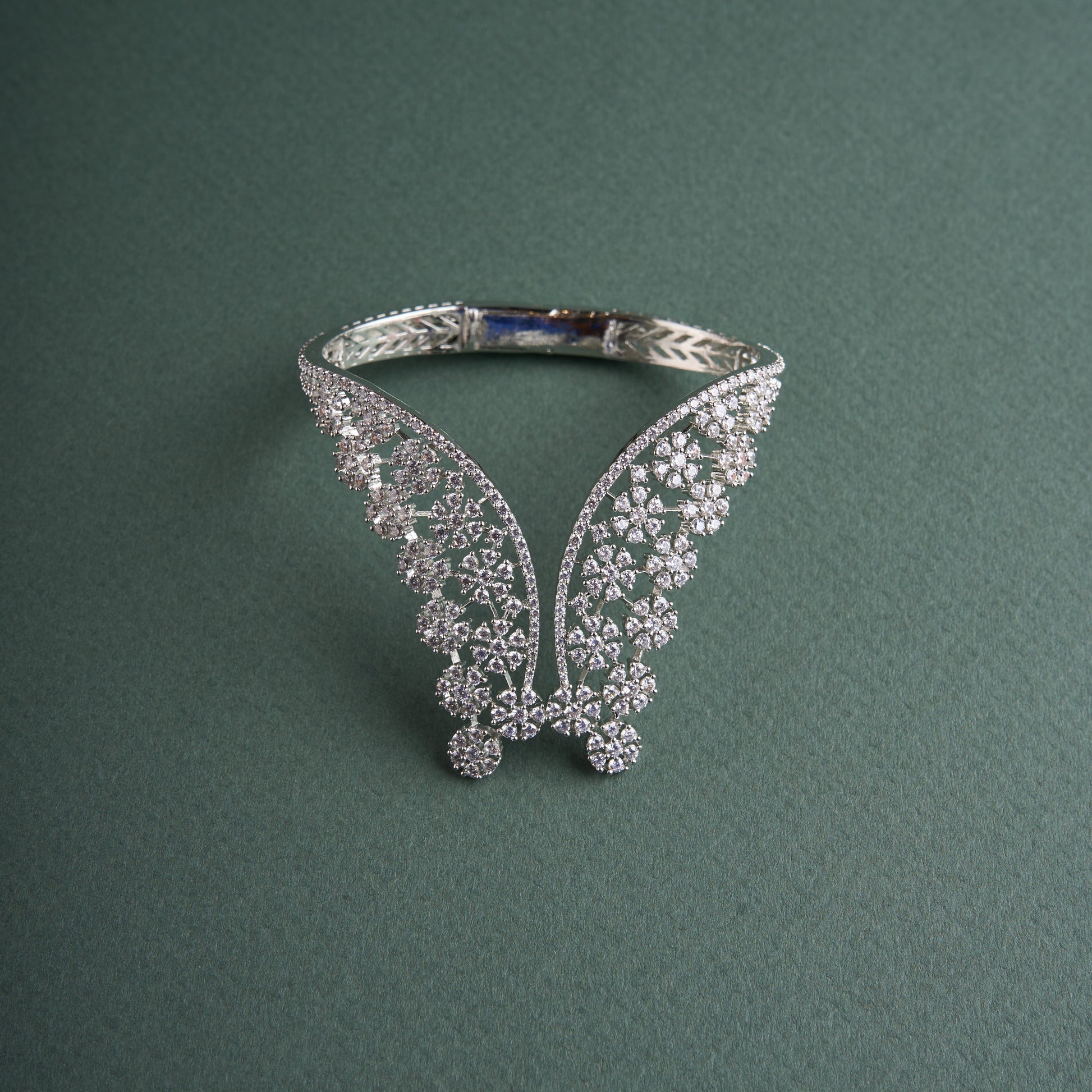 Tiya Hathphool Mozaati