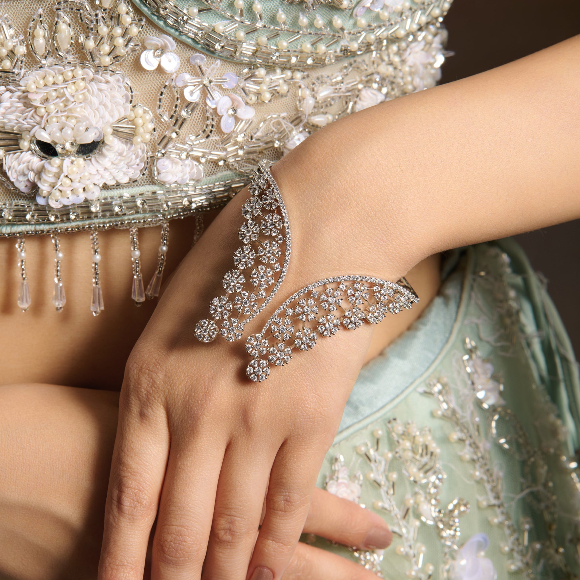 Tiya Hathphool Mozaati