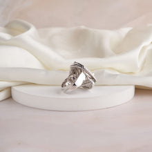 Load image into Gallery viewer, Tri Swirl Ring
