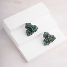 Load image into Gallery viewer, Trillium Pop Earrings - Green
