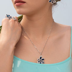 Tulipe Necklace