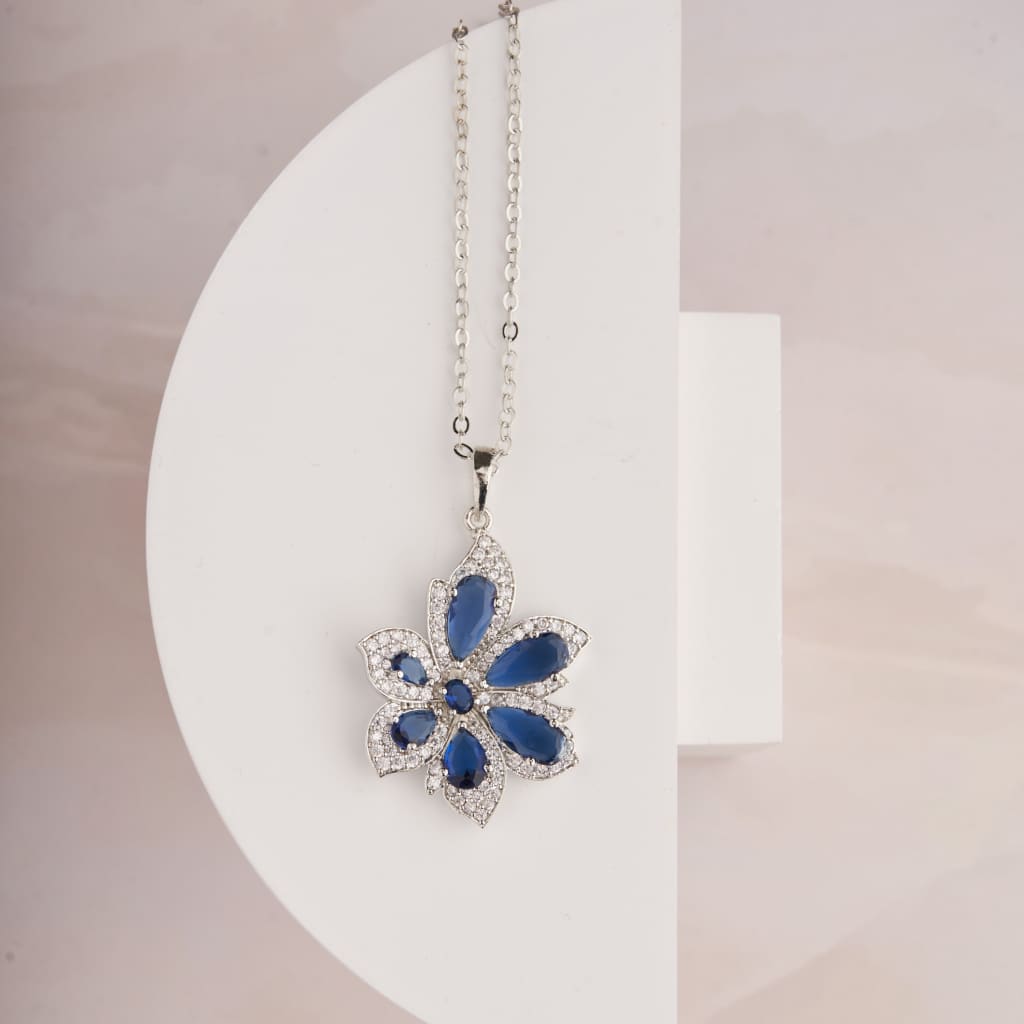 Tulipe Necklace