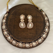 Load image into Gallery viewer, Vaani Necklace Set
