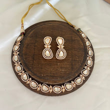 Load image into Gallery viewer, Vaani Necklace Set
