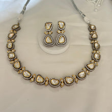 Load image into Gallery viewer, Vaani Necklace Set
