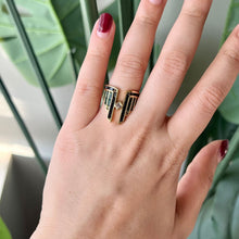 Load image into Gallery viewer, Waterfall Geometric Ring - Black
