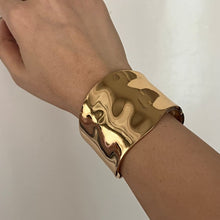 Load image into Gallery viewer, Wave Thick Bracelet
