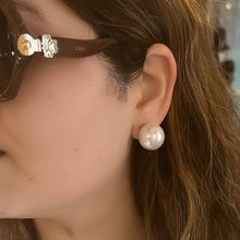 Load image into Gallery viewer, 20MM Pearls Tops

