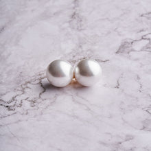 Load image into Gallery viewer, 25MM Dome Pearl Tops - White
