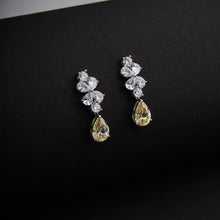 Load image into Gallery viewer, Daisy Flower Necklace Set in Canary Yellow
