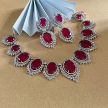 Load image into Gallery viewer, Aditi Necklace Set
