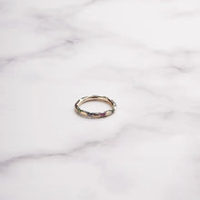 Load image into Gallery viewer, Cross Arrow Ring - US 6
