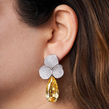 Load image into Gallery viewer, Fleurel Earrings
