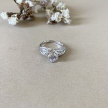 Load image into Gallery viewer, Lesla Ring - White
