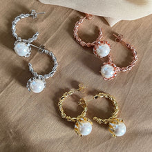 Load image into Gallery viewer, Nikos Earrings
