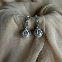 Load image into Gallery viewer, Nikos Earrings
