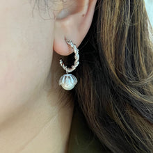 Load image into Gallery viewer, Nikos Earrings
