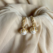 Load image into Gallery viewer, Nikos Earrings
