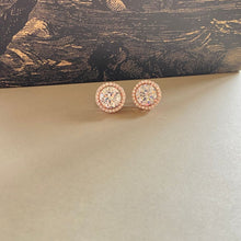 Load image into Gallery viewer, Round Solitaire Studs - Gold
