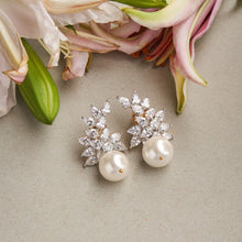 Load image into Gallery viewer, Sorin Earrings
